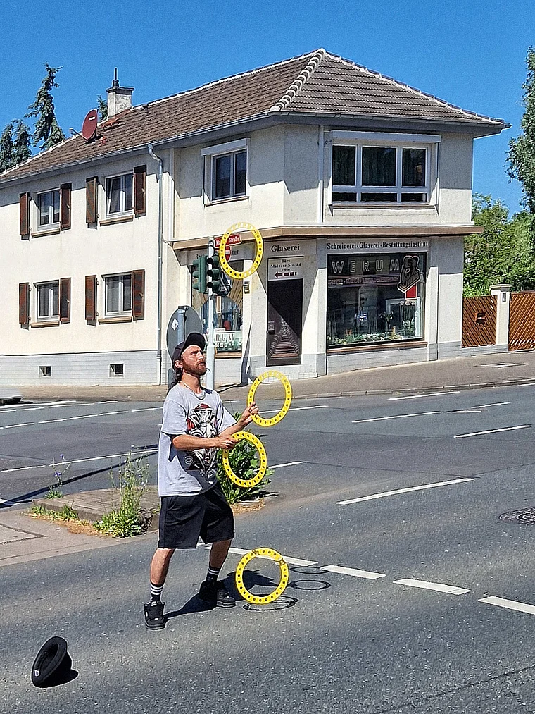 Mainz Straßenjongleur mit Ringen