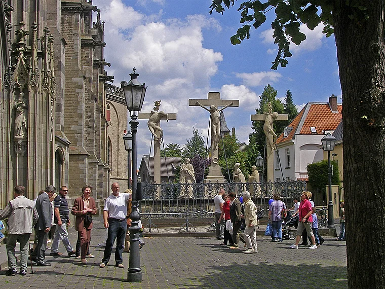 Xanten Domvorplatz Kreuzigungsgruppe