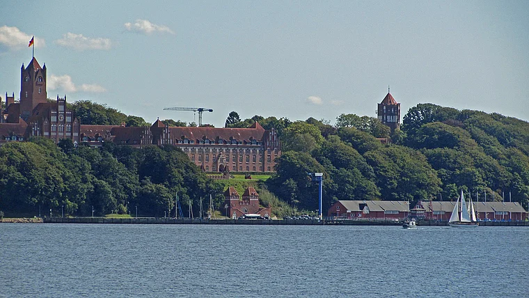 Flensburg Marineschule von fern