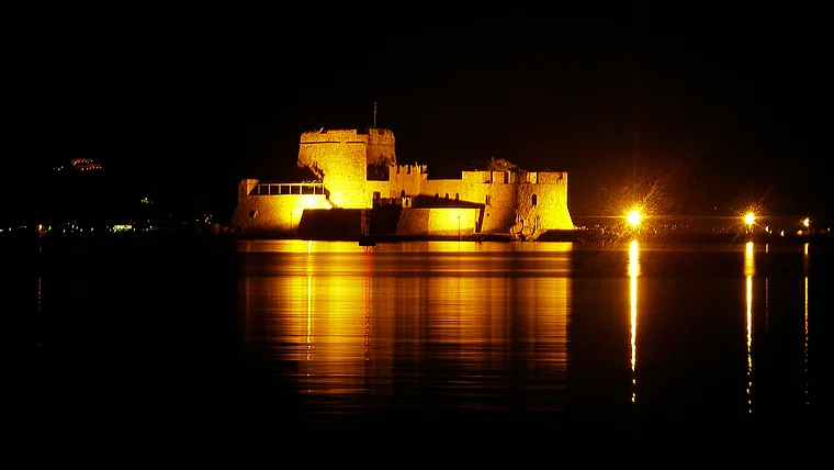 Peloponnes Nafplion Festung Bourtzi Nachtaufnahme