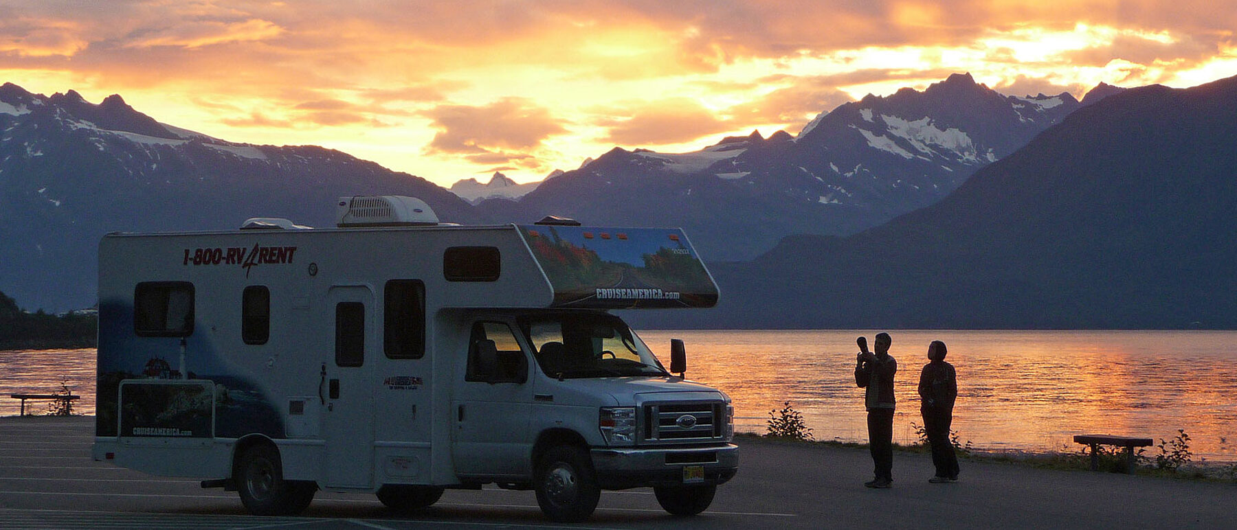 Alaska Bucht von Valdez Wohnmobil im Abendrot