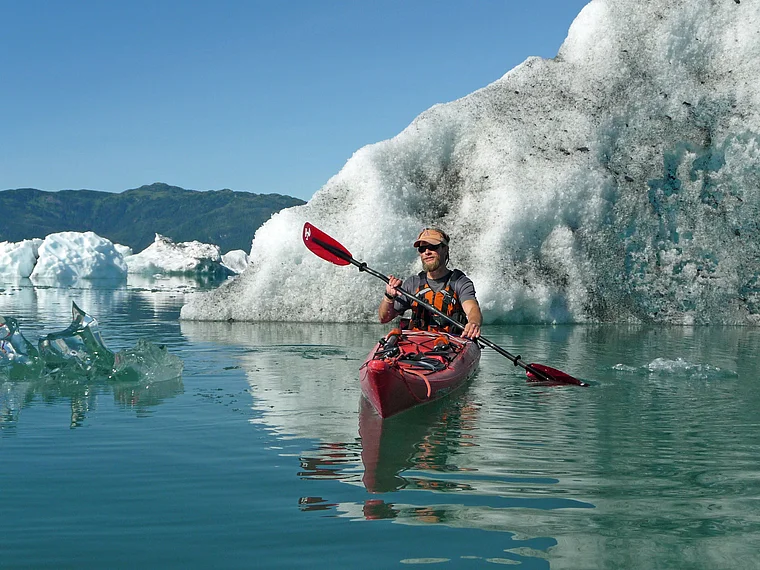 Alaska Columbia Bay Tourguide Sam Owen vor Eisscholle