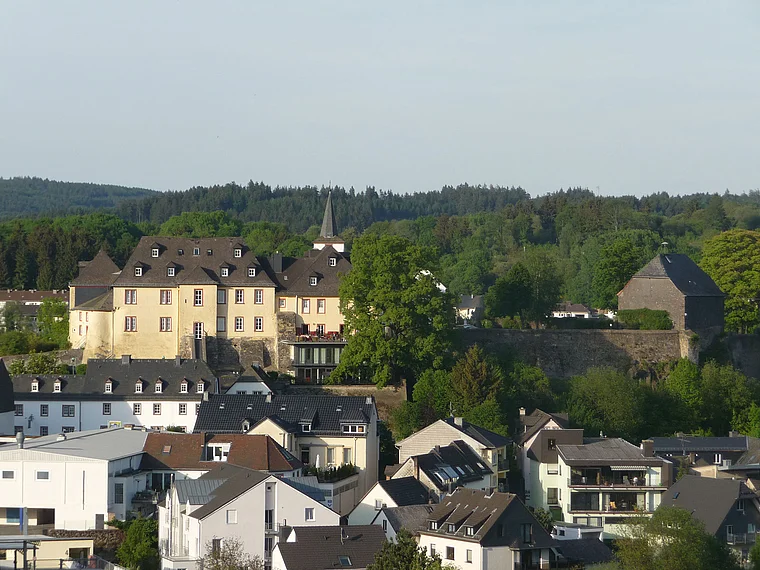 Vulkaneifel Daun Kurfürstliches Amtshaus von fern