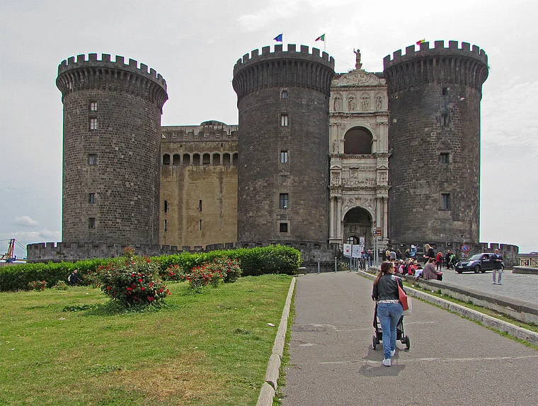 Neapel Castel Nuovo außen