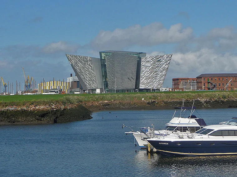 Belfast Titanic Museum außen total