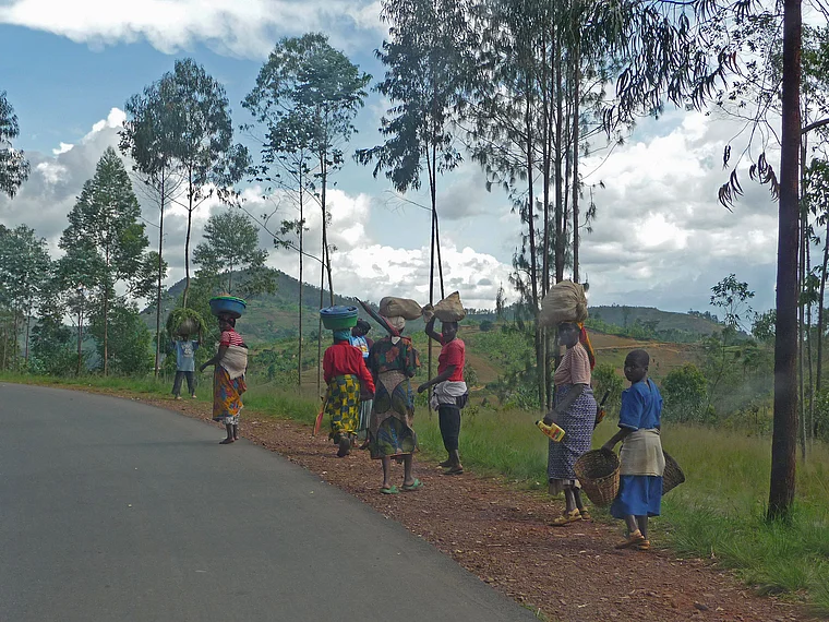 Ruanda Frauen auf dem Weg zum Markt