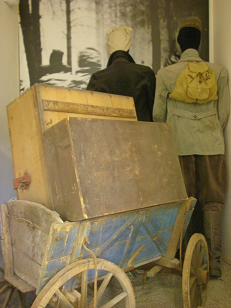 Helmstedt Zonengrenzmuseum Flüchtlinge mit Karren