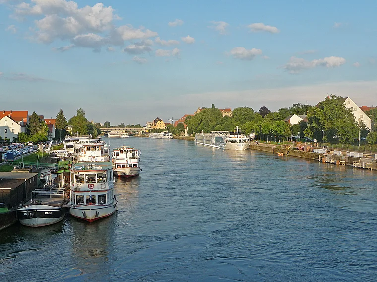 Regensburg Donauufer Ausflugsschiffe