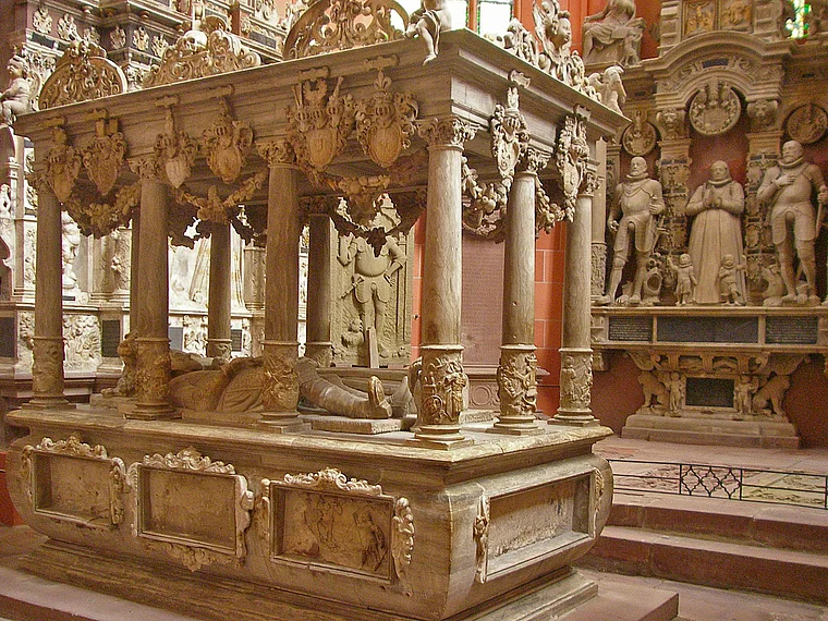 Wertheim Stiftskirche innen Grafengräber