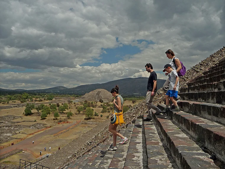 Teotihuacan Sonnenypramide Abstieg