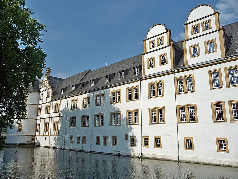 Paderborn Schloss Neuhaus Wassergraben
