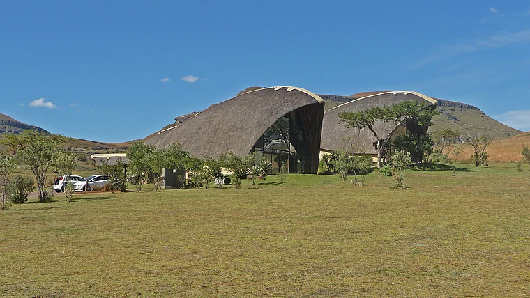 Südafrika Drakensberge Cathedral Peak Didima Camp Chalets halbnah