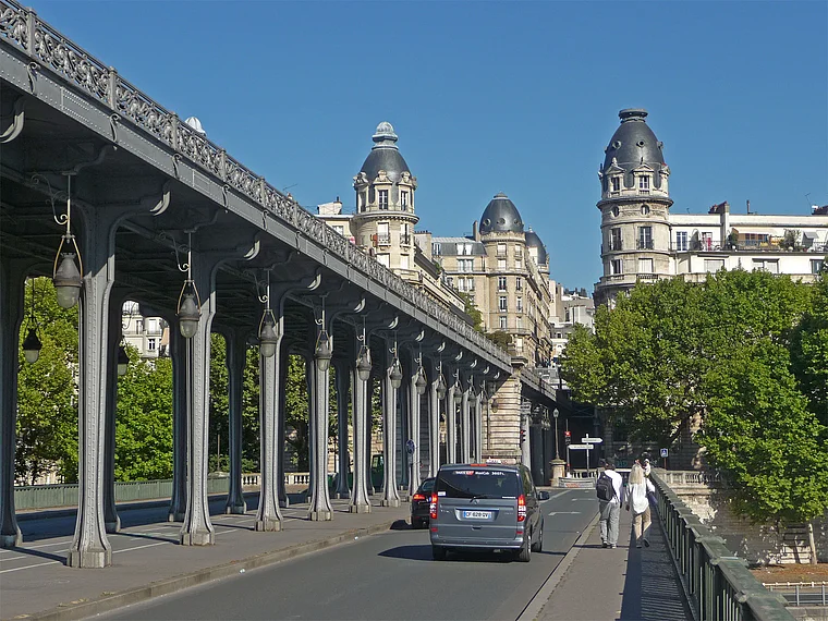 Paris auf Pont de Bir-Hakeim