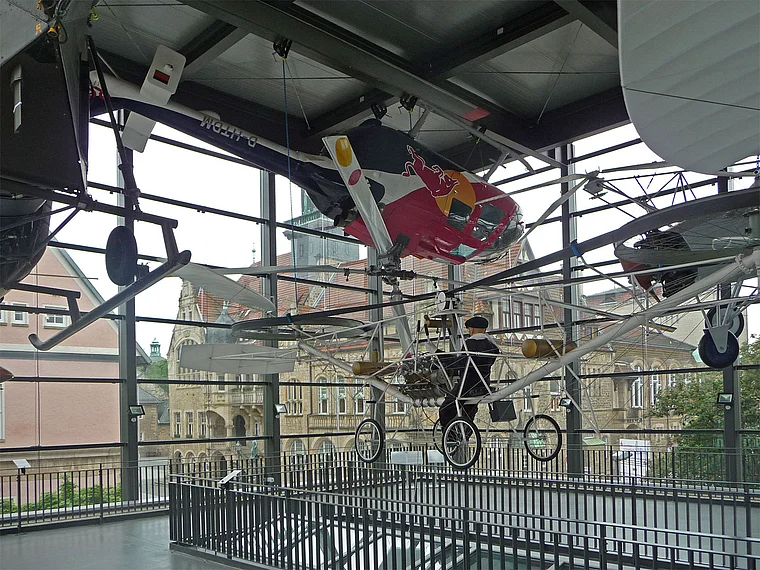 Bückeburg Hubschraubermuseum innen