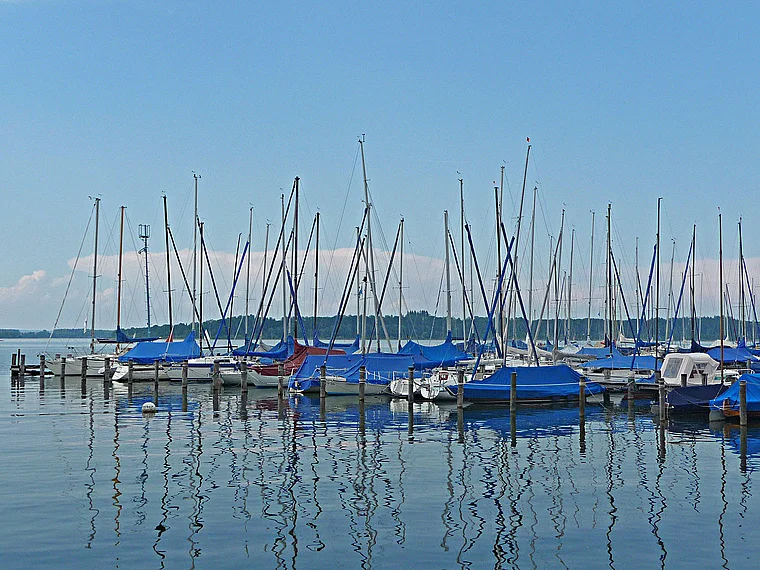 Bernau Chiemsee Boote am Steg