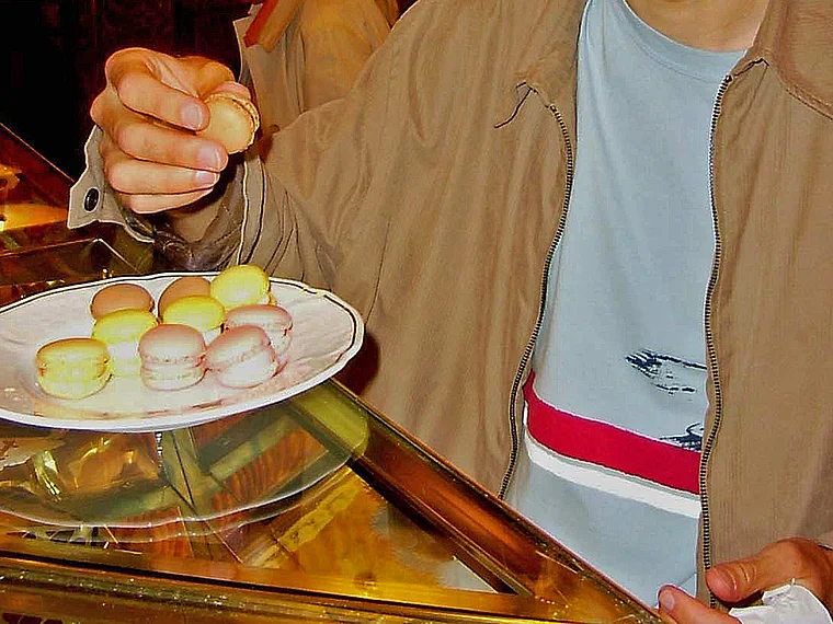 Zürich confiserie Sprüngli Luxemburgerli