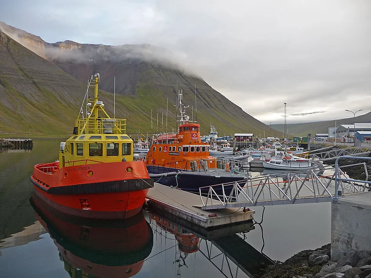Island Isafjördur Boote im Hafen