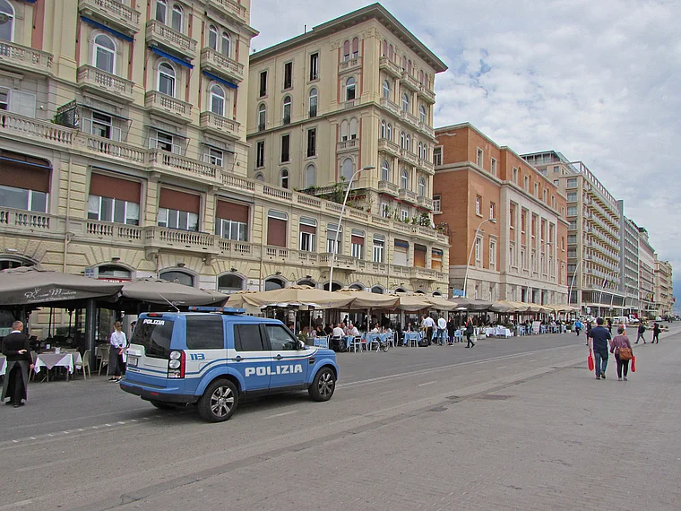 Neapel Via Partenope Polizeiauto