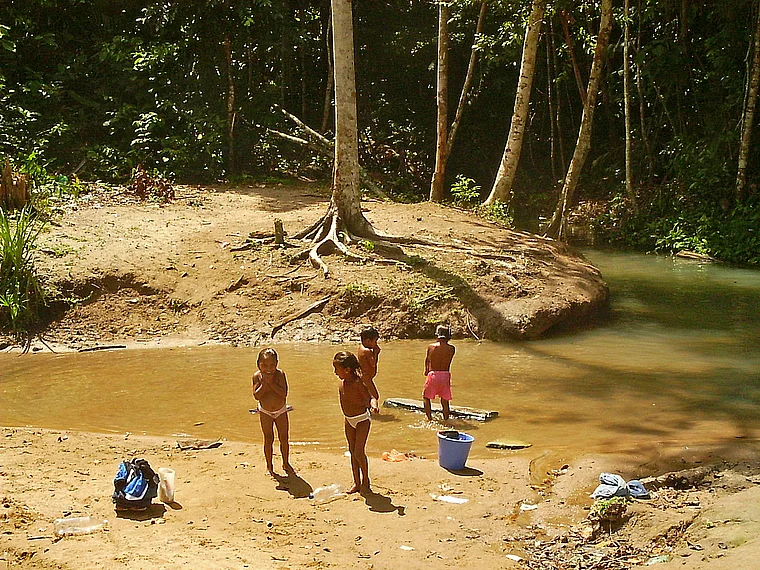 Venezuela Indio Kinder am Fluss