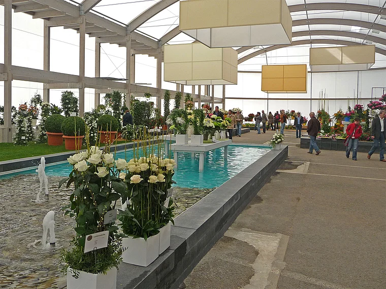 Koblenz Bundesgartenschau Festungsplateau Blumenhalle innen
