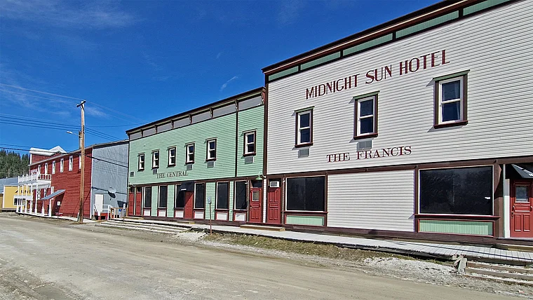 Yukon Dawson City Midnight Sun Hotel