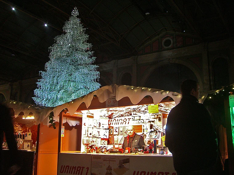 Zürich Hauptbahnhof Weihnachtsmarkt Bude mit Kunsthandwerk