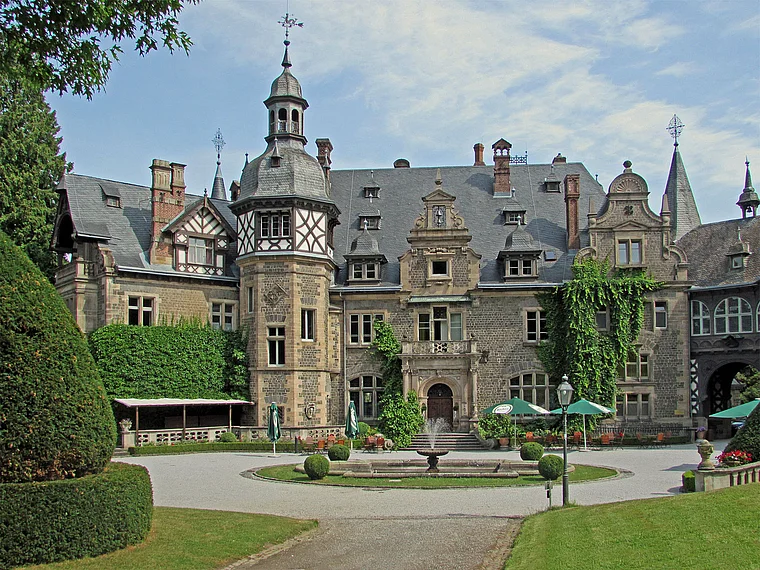 Ebsdorfergrund Schloss Rauischholzhausen halbnah
