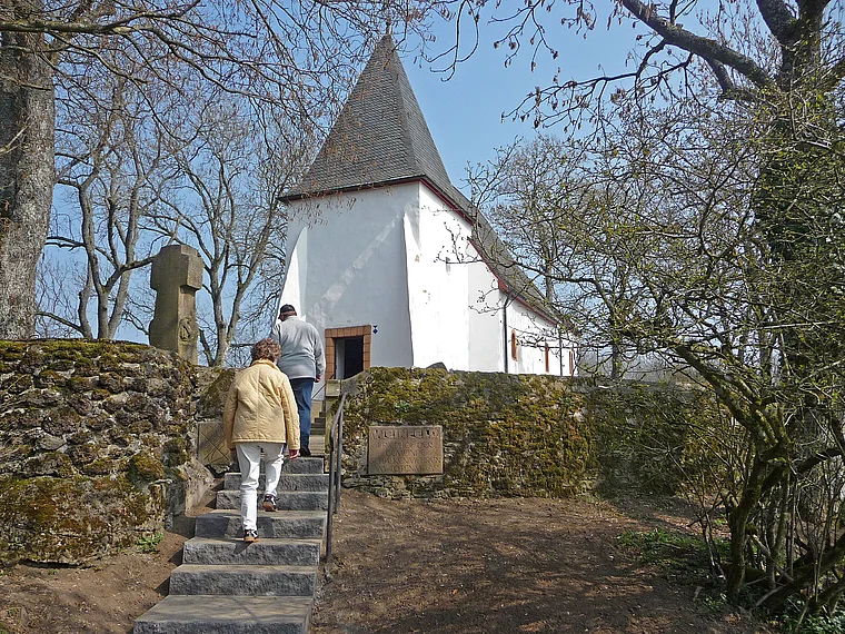 Vulkaneifel Weinfelder Kapelle außen nah