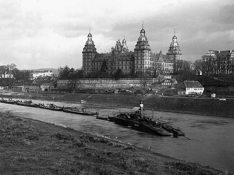 Wörth Main Schiffahrtsmuseum Foto Kettenschlepper