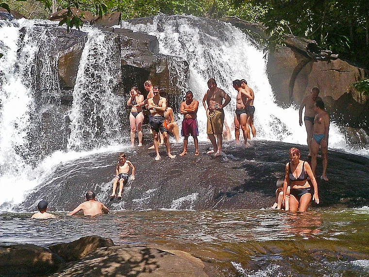 Venezuela Wasserfall mit Badegästen