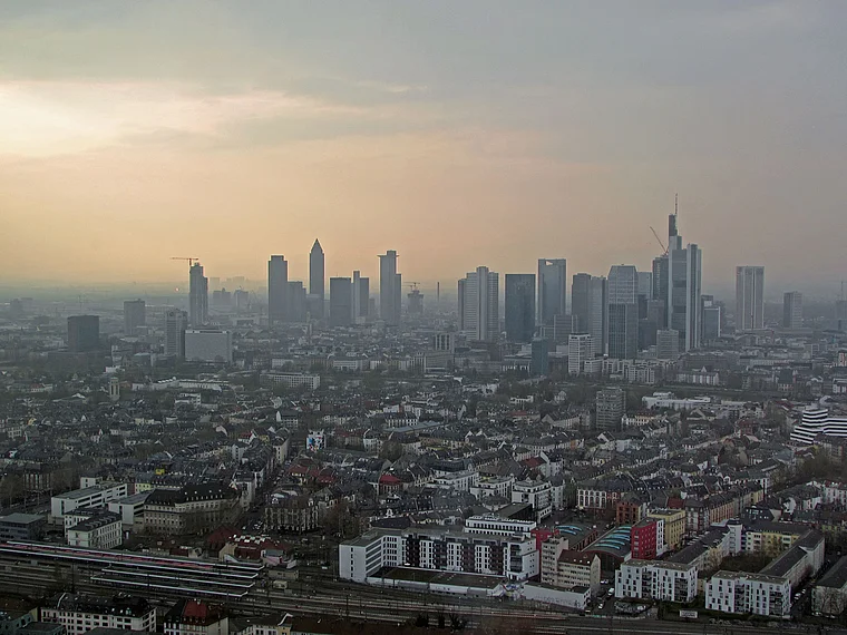 Frankfurt Henningerturm Skyline
