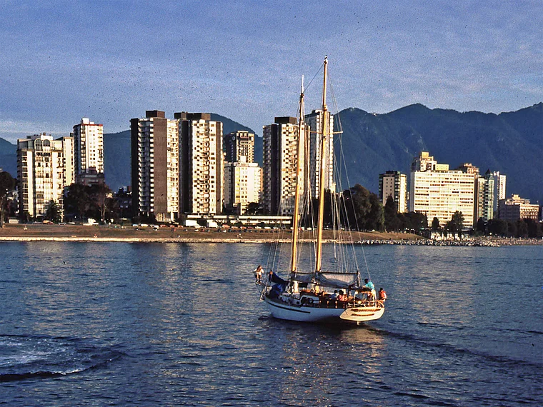 Vancouver Hafenbucht mit Segelboot