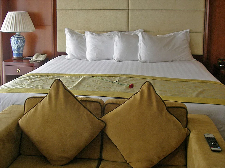 Jangtsekiang Victoria Anna Shangri La Suite Bett