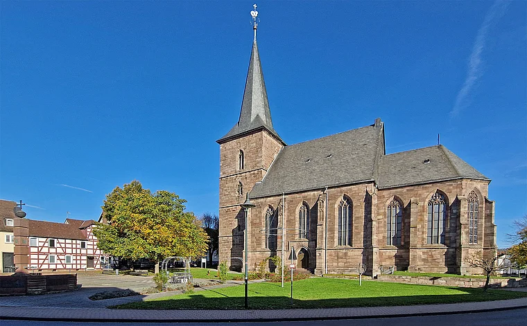 Waldkappel Kirche außen