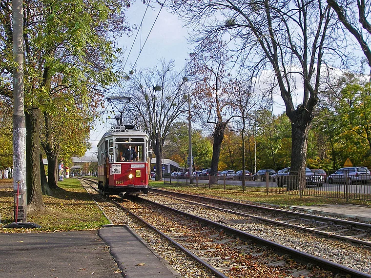 Breslau historische Tram weiter weg