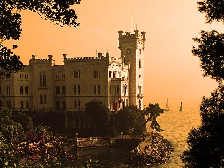 Triest Schloss Miramare Nordwestseite