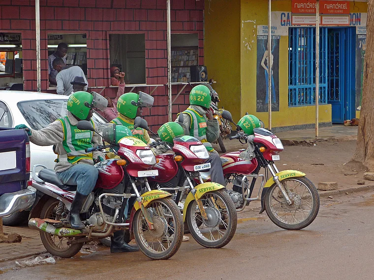 Ruanda Kigali wartende Motorrad Taxis
