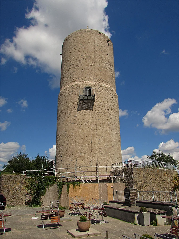 Biebertal Burg Vetzberg Bergfried