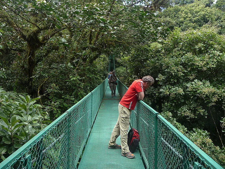 Costa Rica Selvatura Christoph Gehring auf Hängebrücke