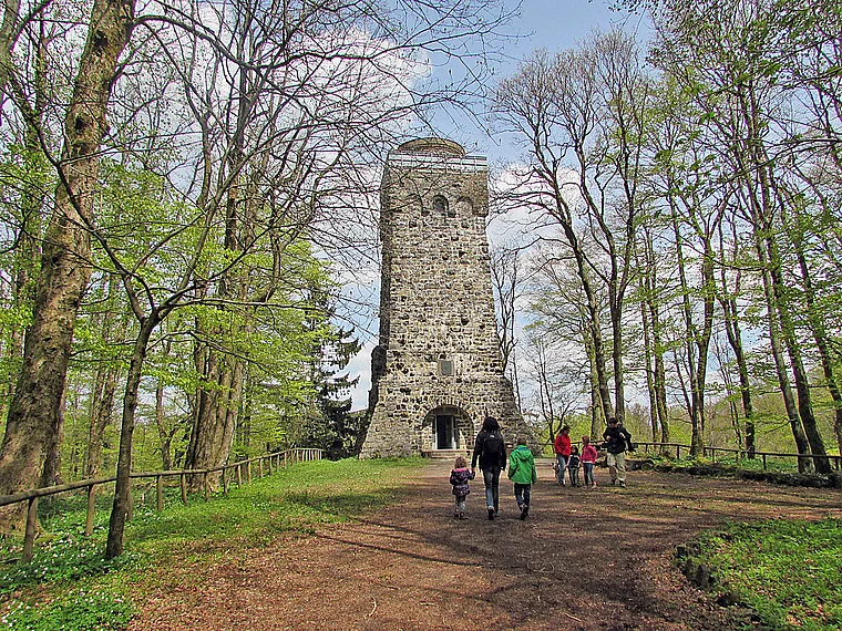 Schotten Taufstein Bismarckturm Frühling