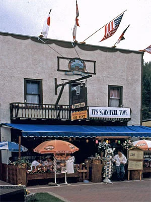 British Columbia Kimberley Platzl mit Gasthaus außen