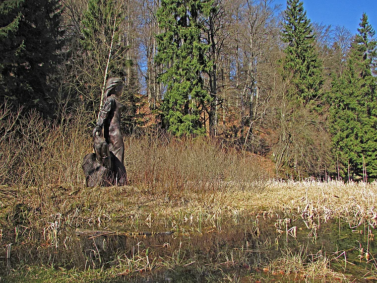 Meißner Frau Holle Teich Statue