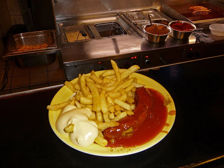 Essen Xaver Pommes rot weiß