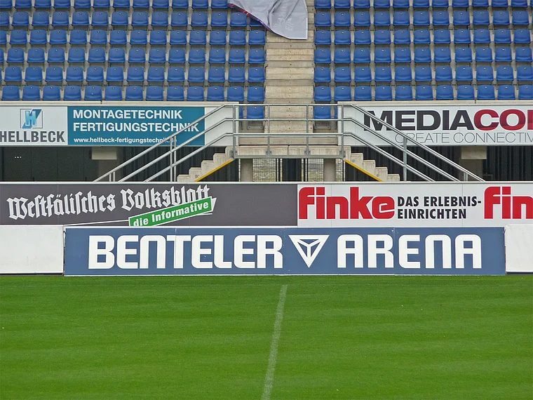 Paderborn Stadion Tribüne nah