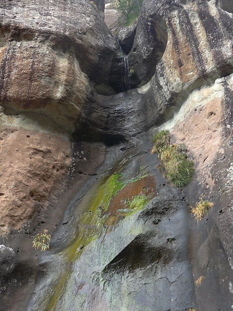  Südafrika Drakensberge Amphitheater ausgetrockneter Wasserfall
