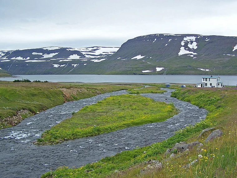 Island Hesteyri Landschaft mit Fluss