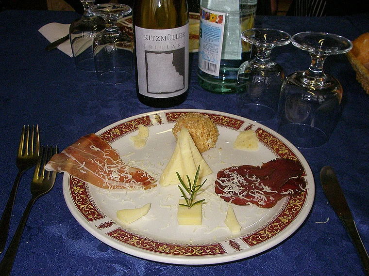 Friaul Teller mit Schinken und Käse
