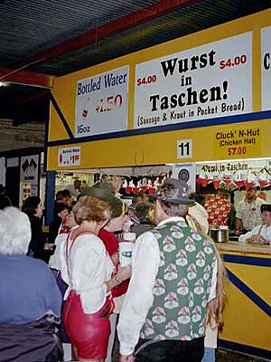 Texas New Braunfels Wurstfest Schild Wurst in Taschen