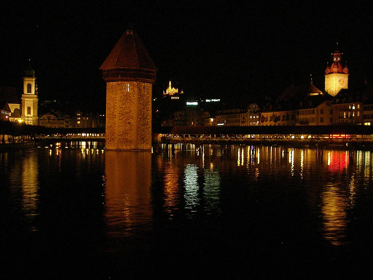 Luzern Reuß Wasserturm Nachtaufnahme