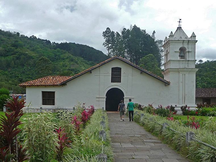 Costa Rica Orosi Kirche außen